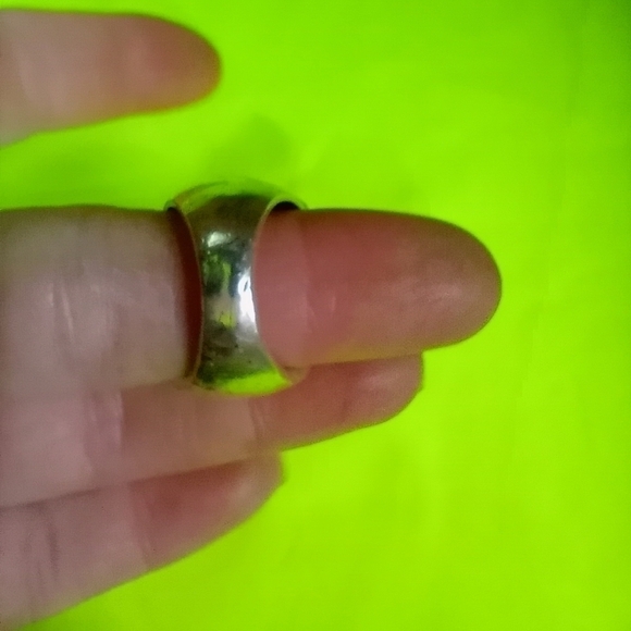 Silvertone flower 🌸 floral white black large ring size 8 - Picture 5 of 5